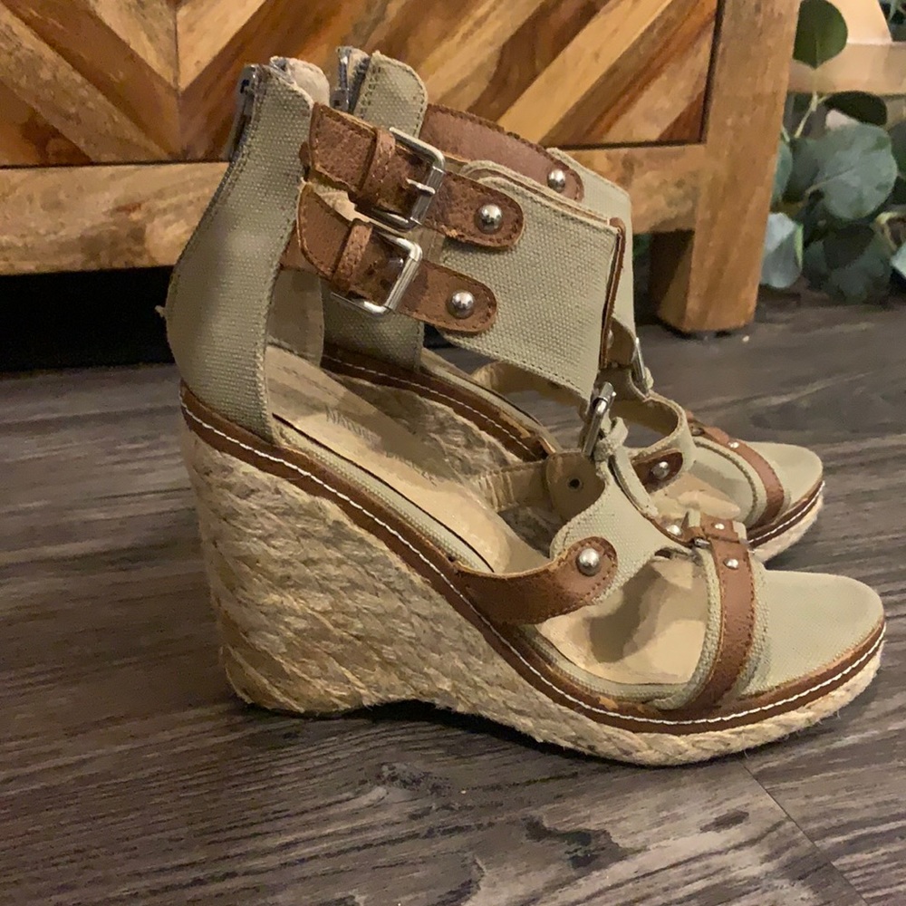 Green and brown cutie wedges